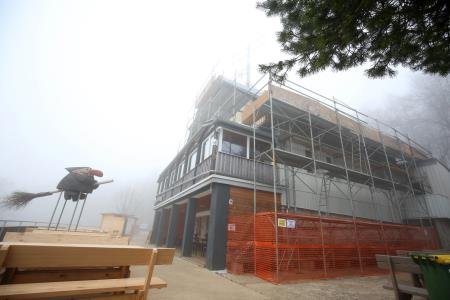 DOM NA SLIVNICI OBNOVA STREHE 05 OTO LJUBO VUKELIČ